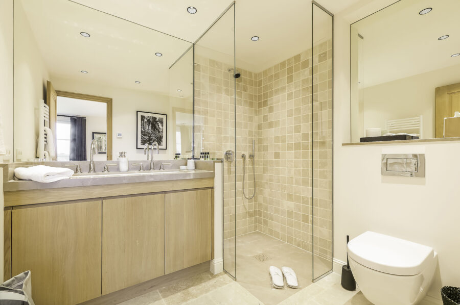 villa-michella-bathroom-doublesink-shower-luxury-modern-mougins