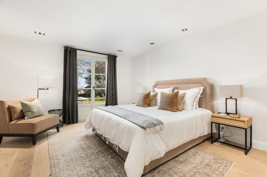 villa-michella-bedroom-charming-frenchchic-luxury-mougins