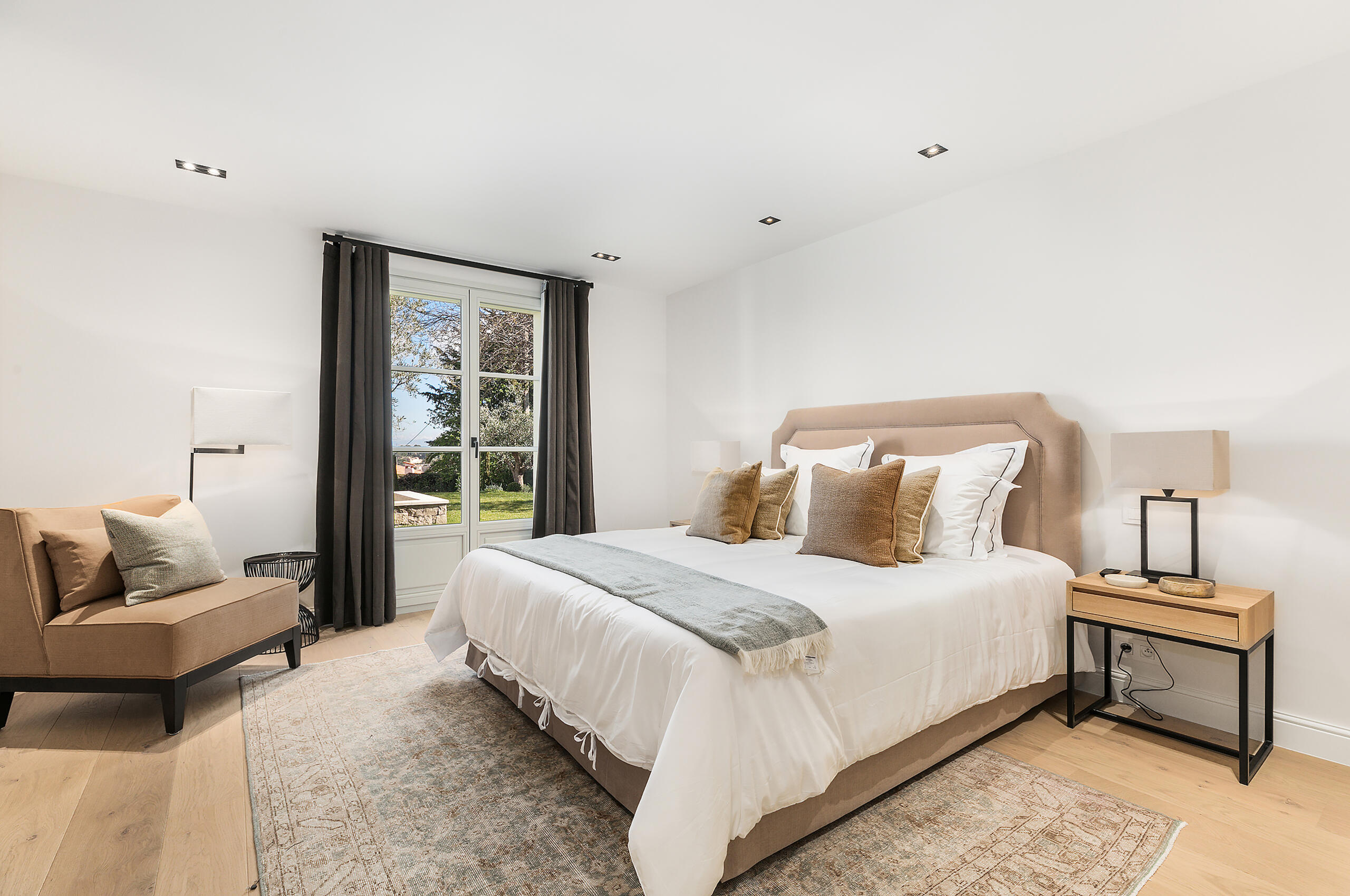 villa-michella-bedroom-charming-frenchchic-luxury-mougins