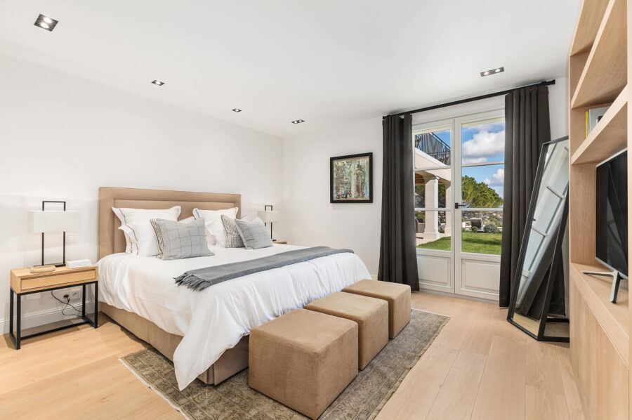 villa-michella-bedroom-modern-luxury-interior-design-mougins