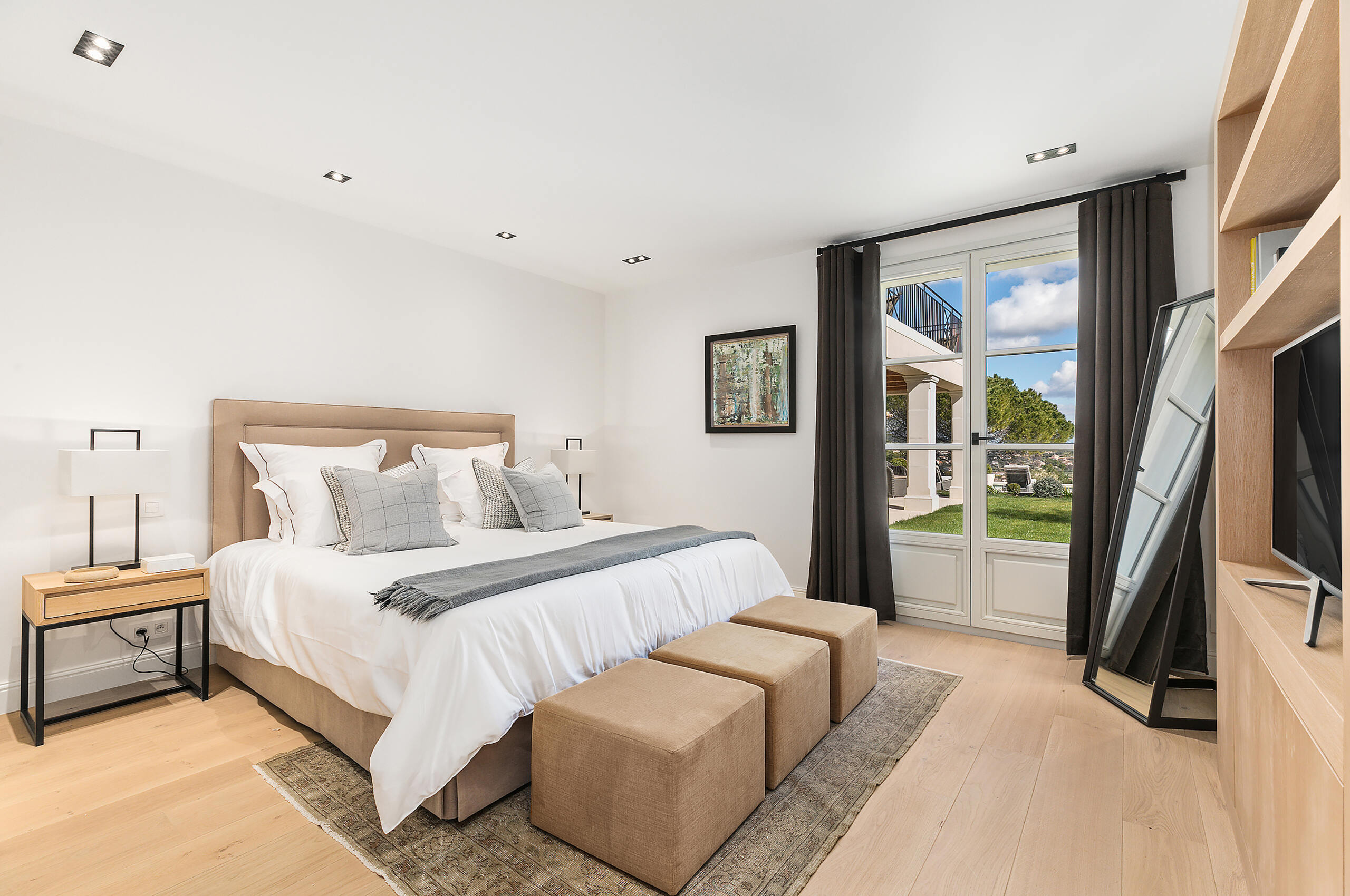 villa-michella-bedroom-modern-luxury-interior-design-mougins