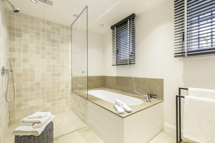 villa-michella-italianshower-bath-luxury-modern-mougins