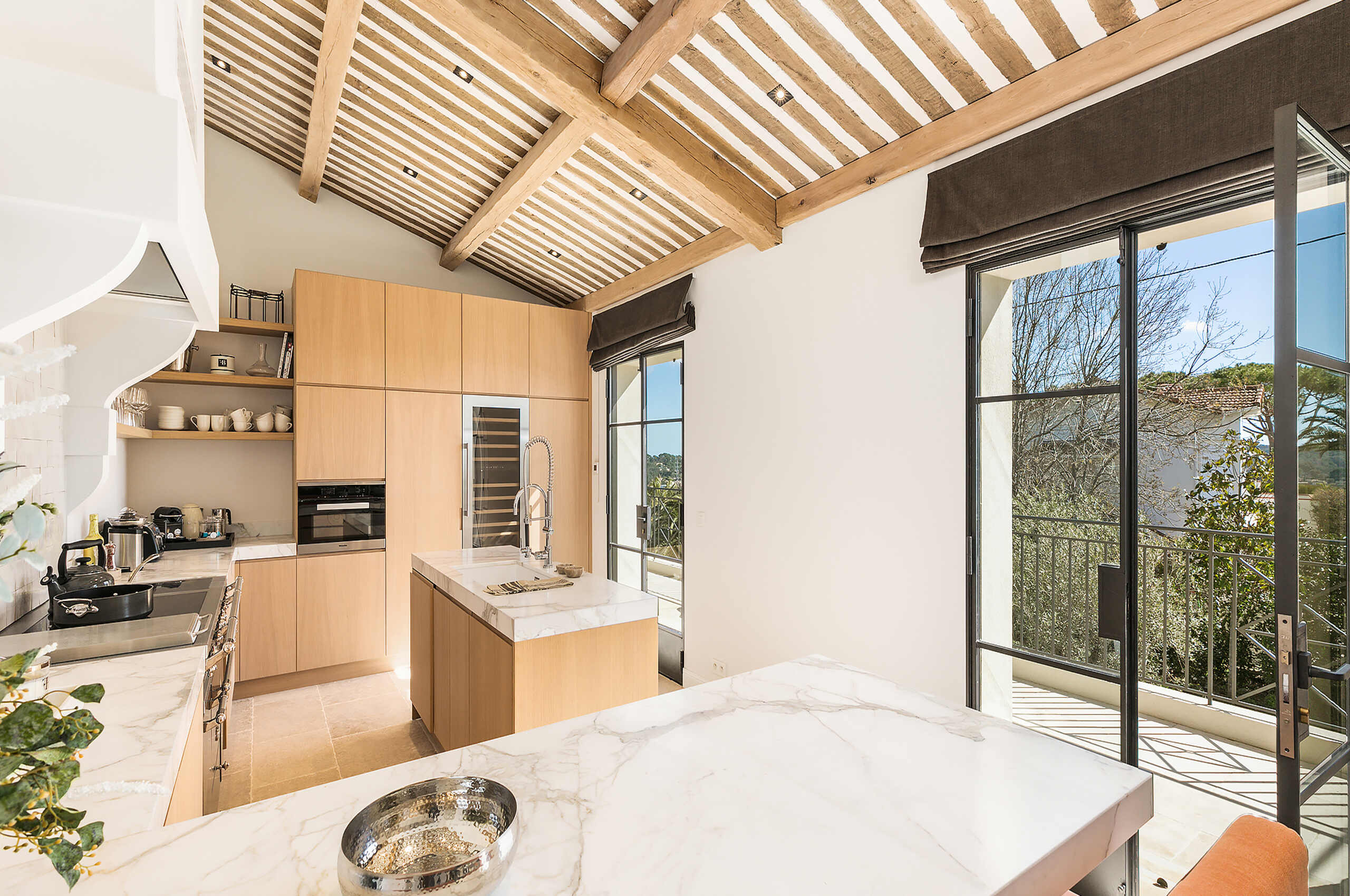 villa-michella-kitchen-marble-balcony-mountainview-luxury-modern-mougins