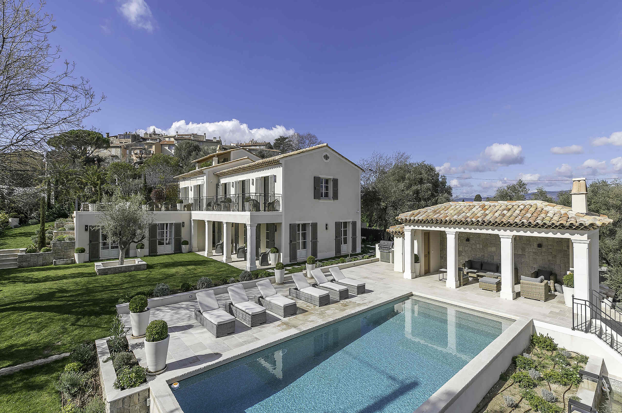 villa-michella-mainpage-exterior-pool-poolhouse-luxury-retreat-mougins