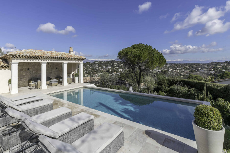 villa-michella-pool-sunloungers-views-scenic-mougins