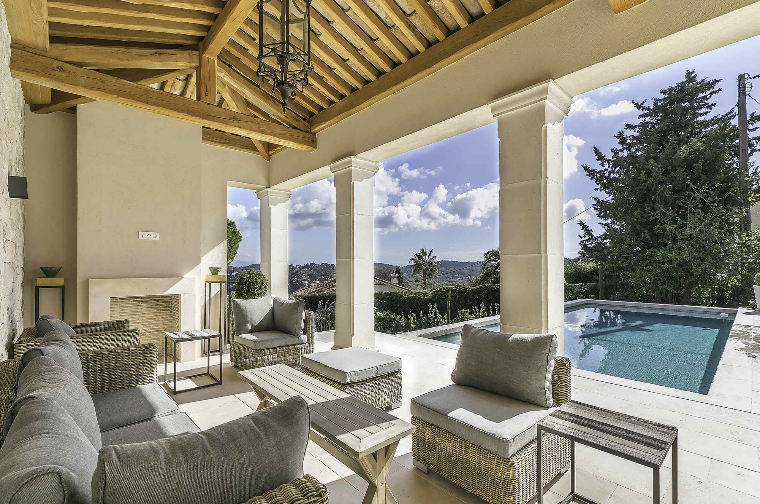 villa-michella-poolhouse-retreat-pool-mountainview-luxury-mougins