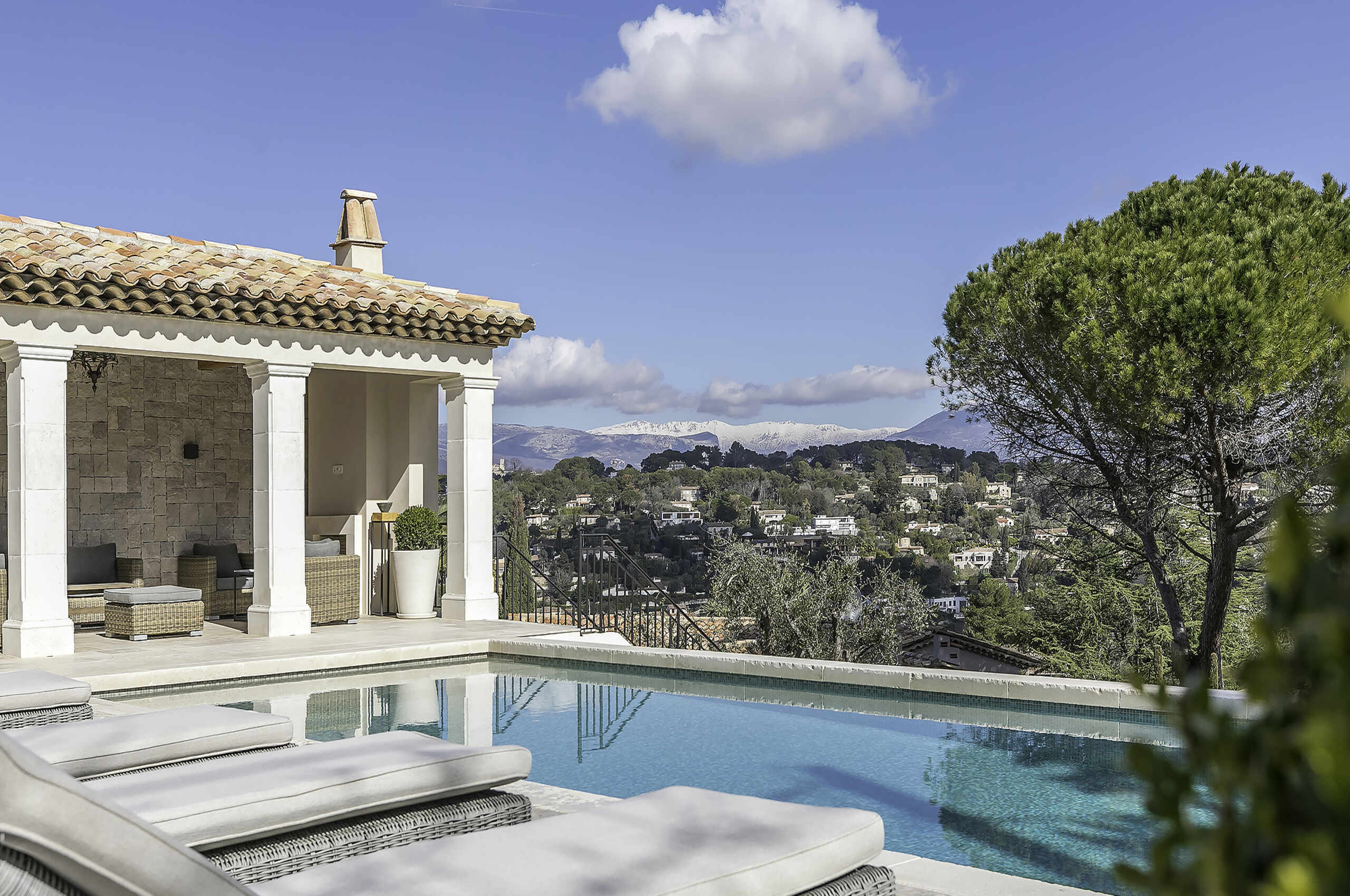 villa-michella-poolside-mountainviews-landscape-scenic-luxury-mougins