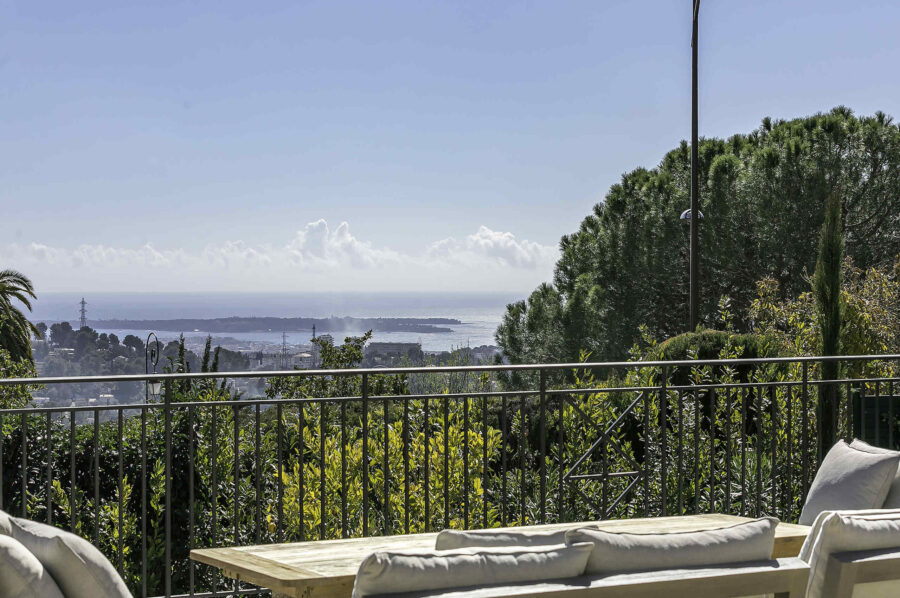 villa-michella-seaview-balcony-scenic-landscape-mougins