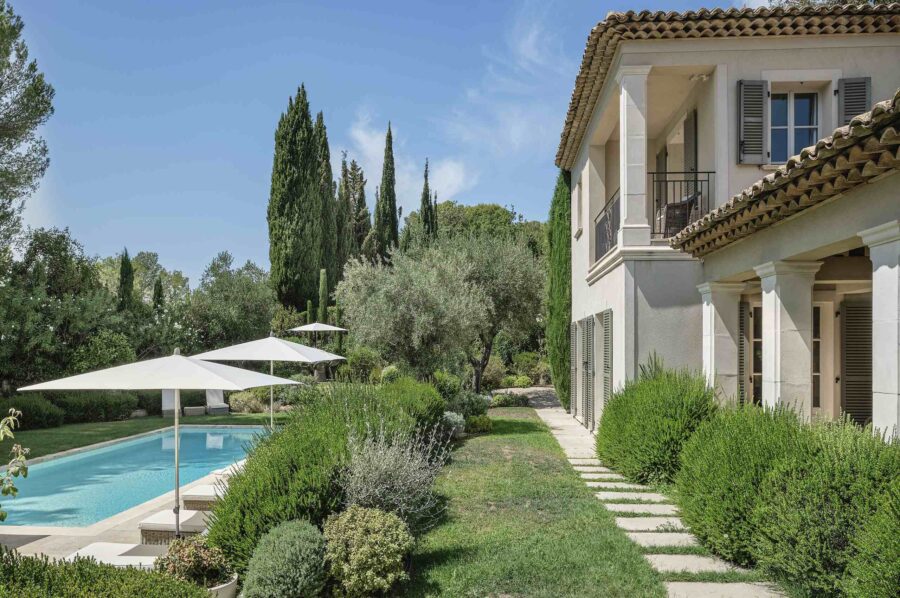 villa-mila-exterior-pool-garden-frenchchateau-mougins
