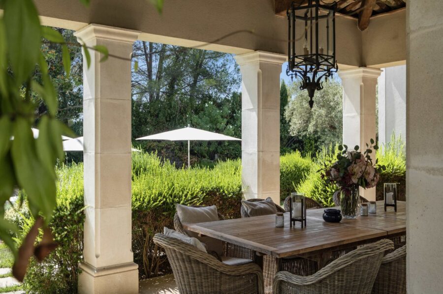 villa-mila-outdoor-dining-garden-alfresco-charming-mougins