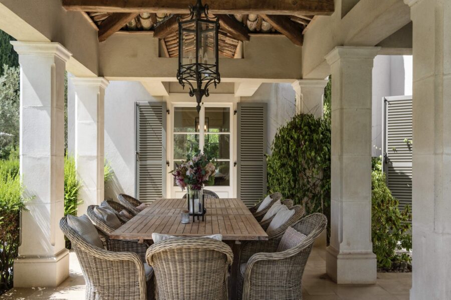 villa-mila-outdoor-dining-luxury-timeless-charm-frenchriviera-mougins