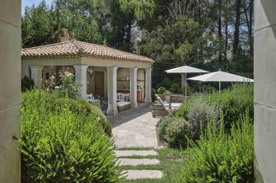 villa-mila-poolhouse-garden-nature-peace-tranquil-mougins
