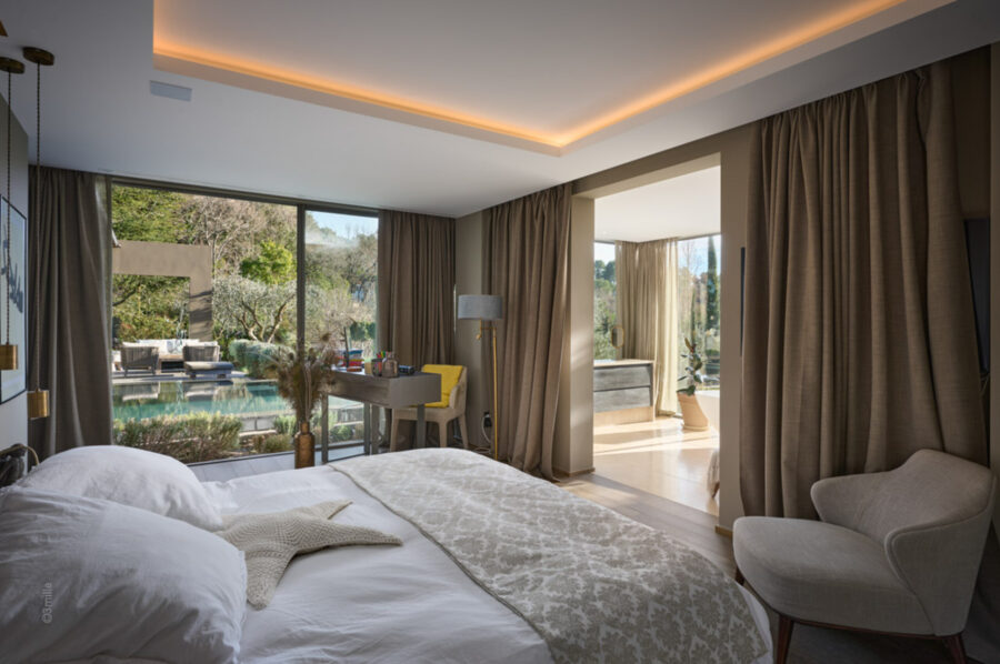 villa-mirabelle-bedroom-poolview-ensuite-luxury-mougins