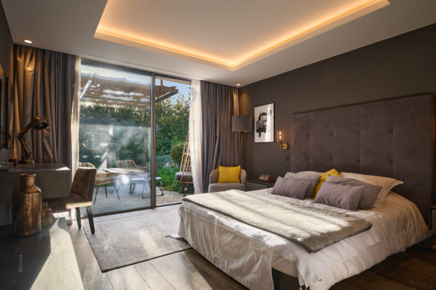 villa-mirabelle-bedroom-terrace-luxury-modern-stylish-interior-design-mougins
