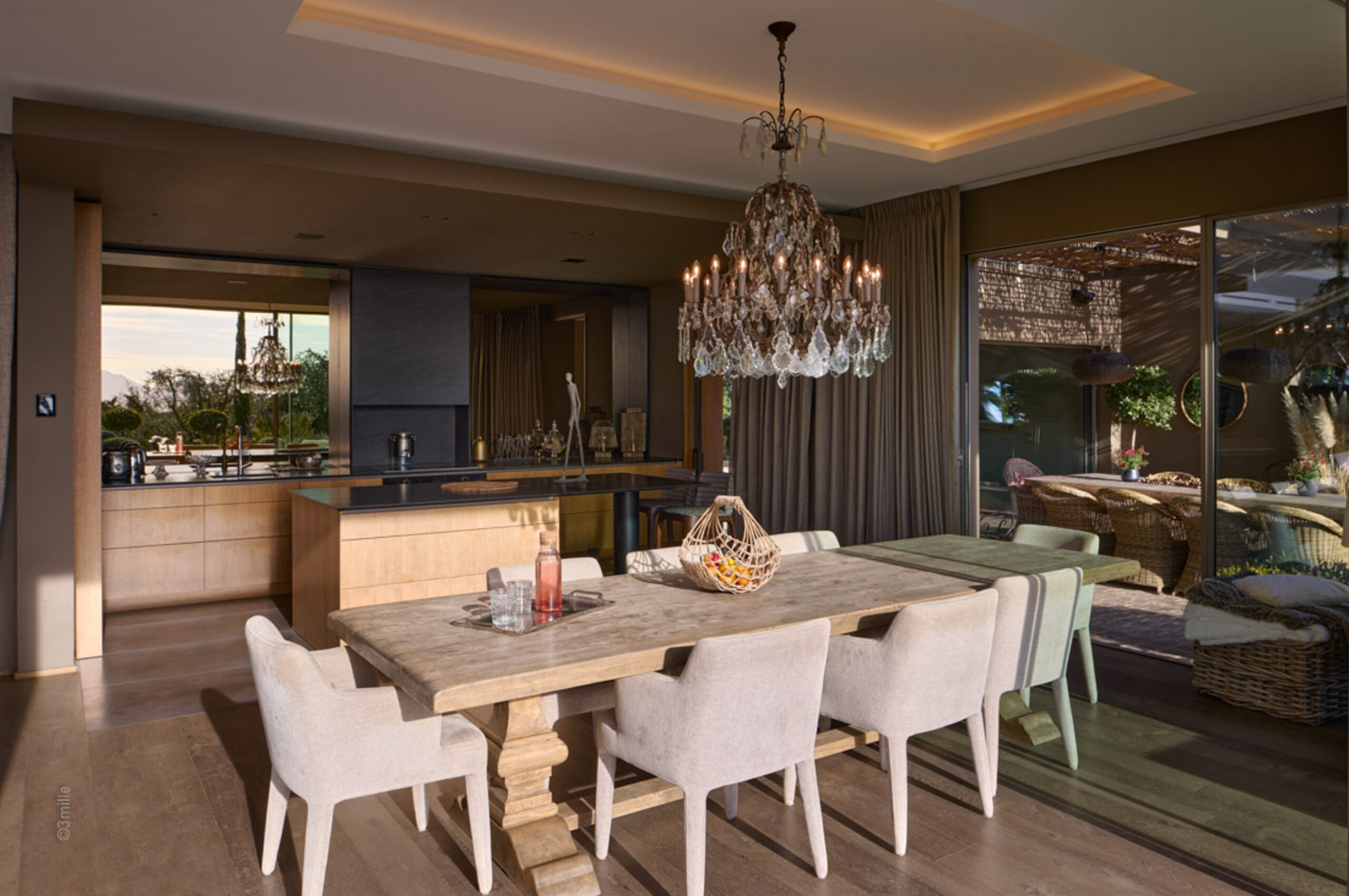 villa-mirabelle-diningroom-elegant-luxury-interior-design-mougins