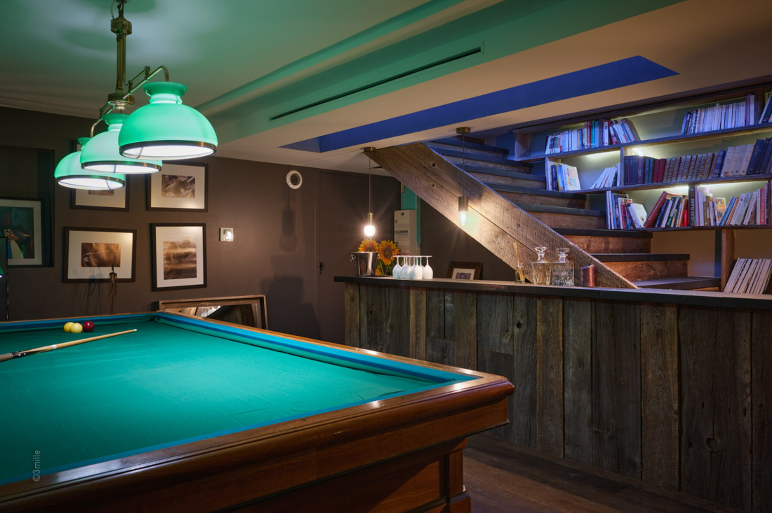 villa-mirabelle-gamesroom-bar-library-luxury-hosting-mougins