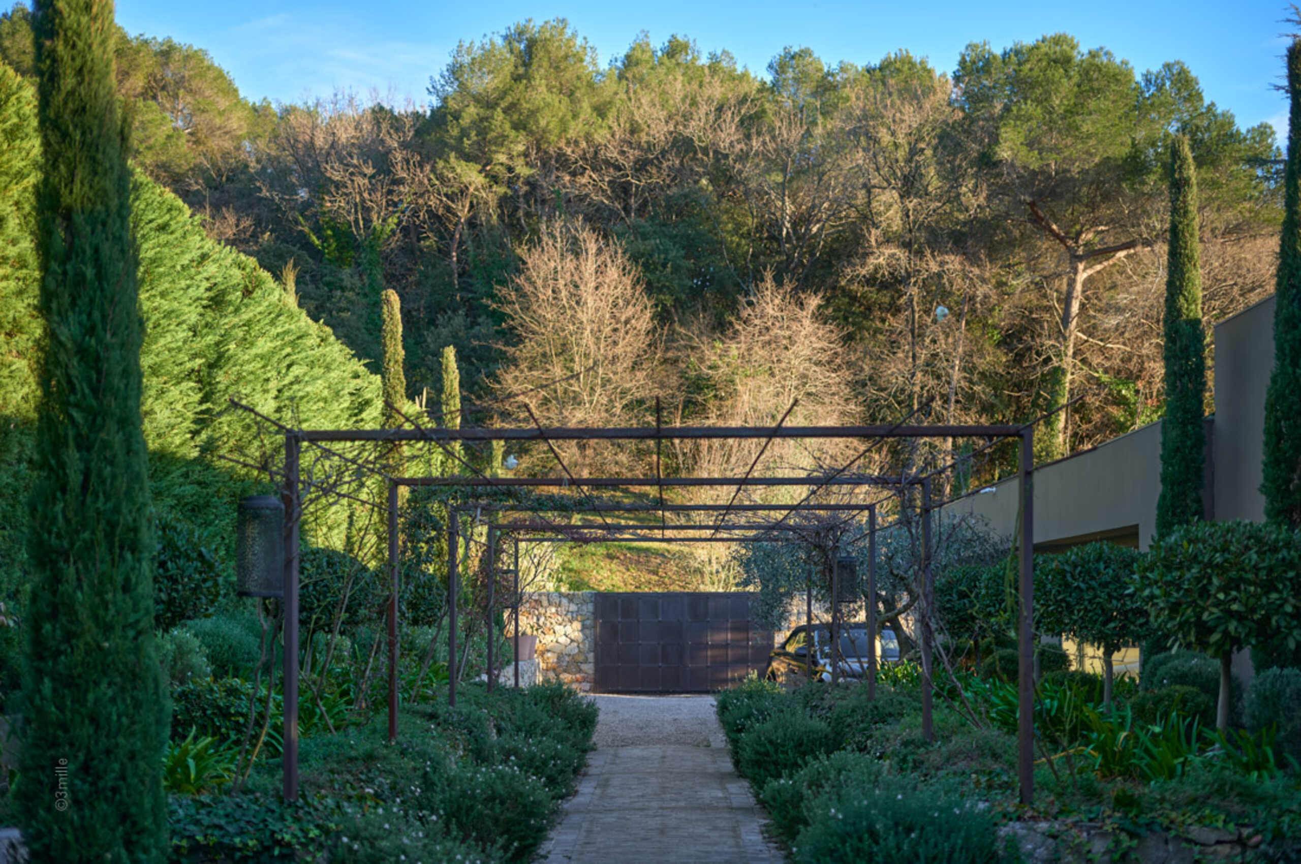 villa-mirabelle-garden-pergola-nature-beautiful-picturesque-mougins