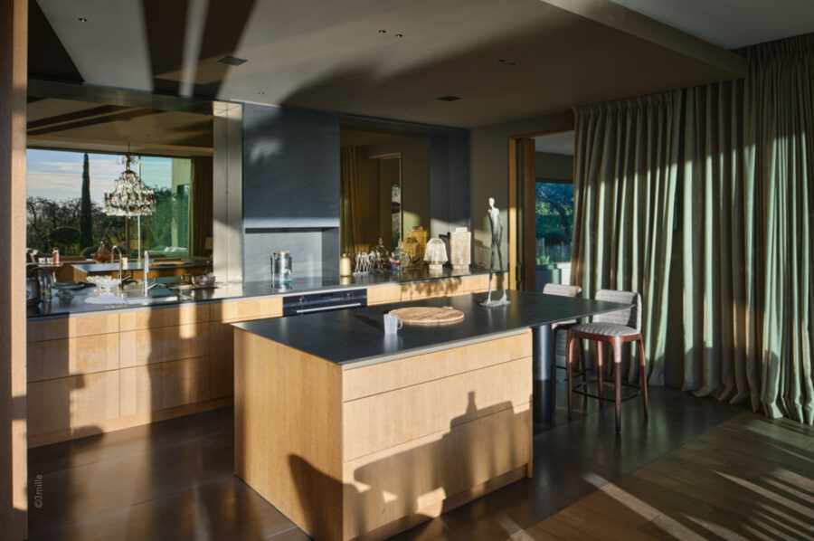 villa-mirabelle-kitchen-sleek-modern-luxury-design-mougins