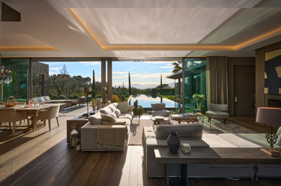 villa-mirabelle-livingroom-poolview-luxury-interior-design-mougins