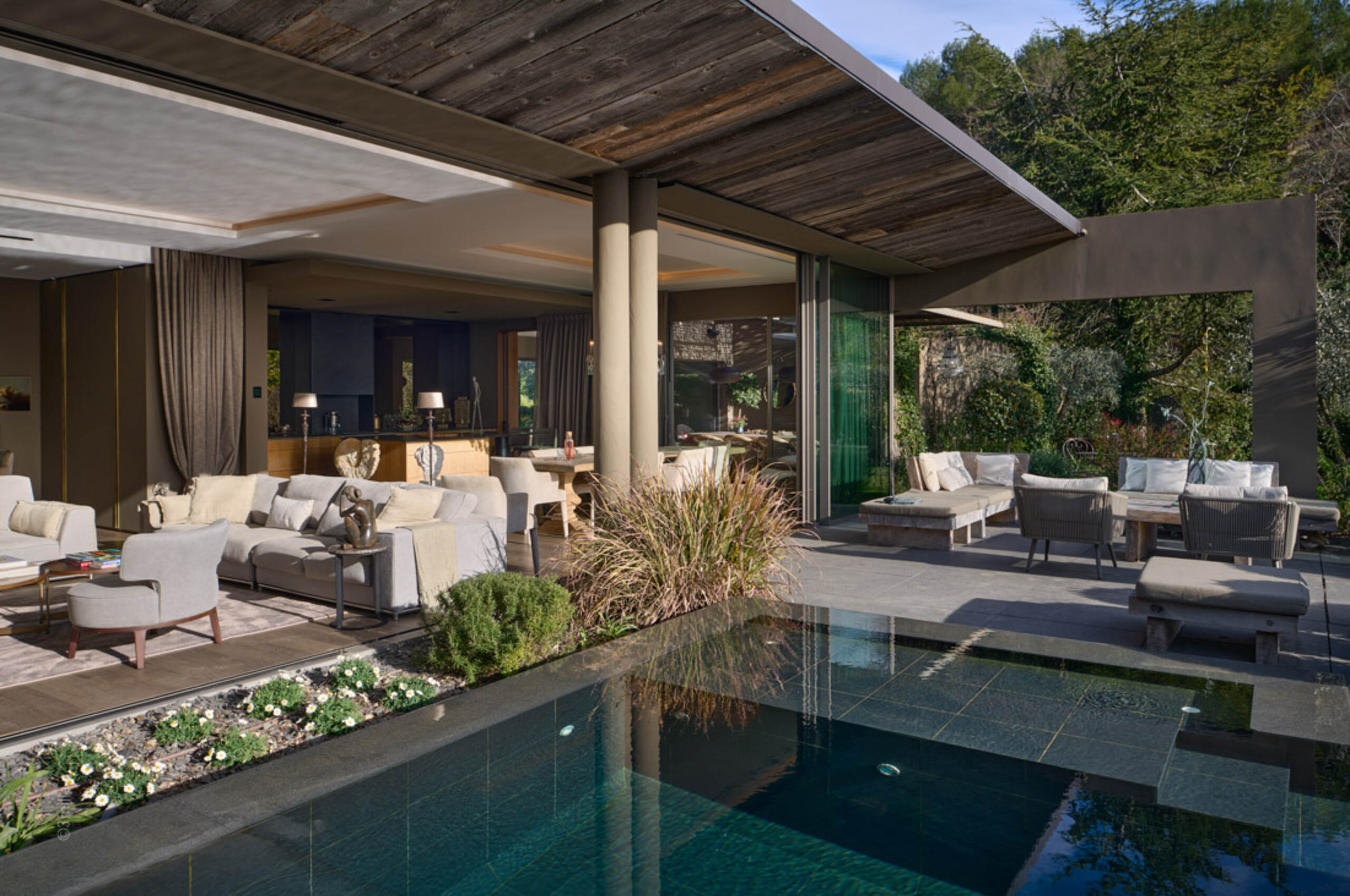 villa-mirabelle-outdoor-terrace-pool-luxury-outdoorliving-paradise-mougins
