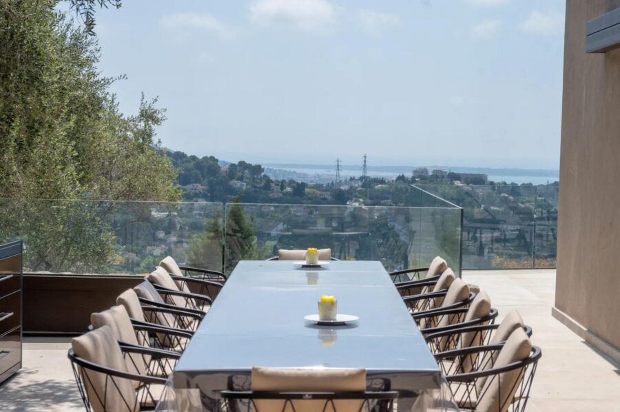 villa-mirelle-alfresco-dining-area-terrace-scenic-views-luxury-mougins