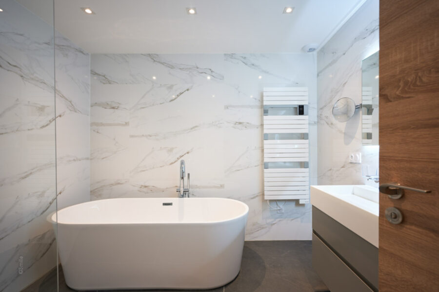 villa-mirelle-bathroom-bathtub-luxury-mougins