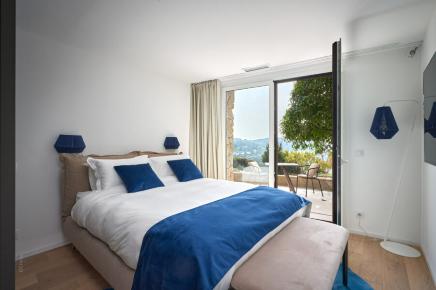 villa-mirelle-bedroom-balcony-luxury-modern-interior-mougins