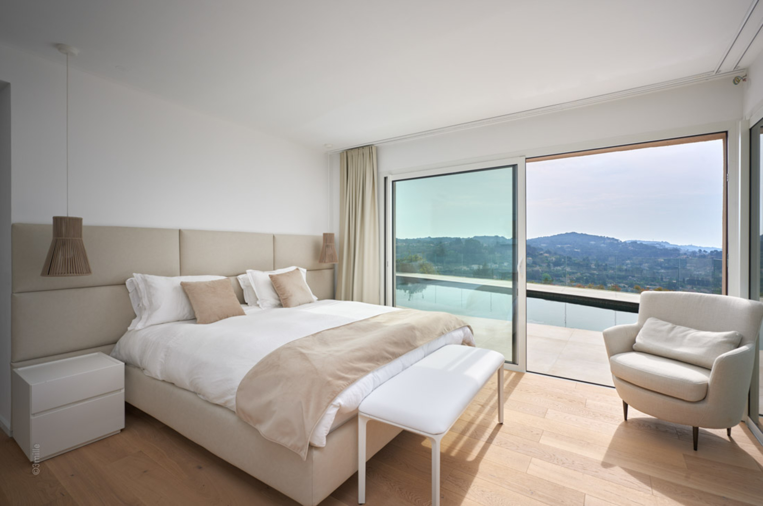 villa-mirelle-bedroom-luxury-mountainview-mougins