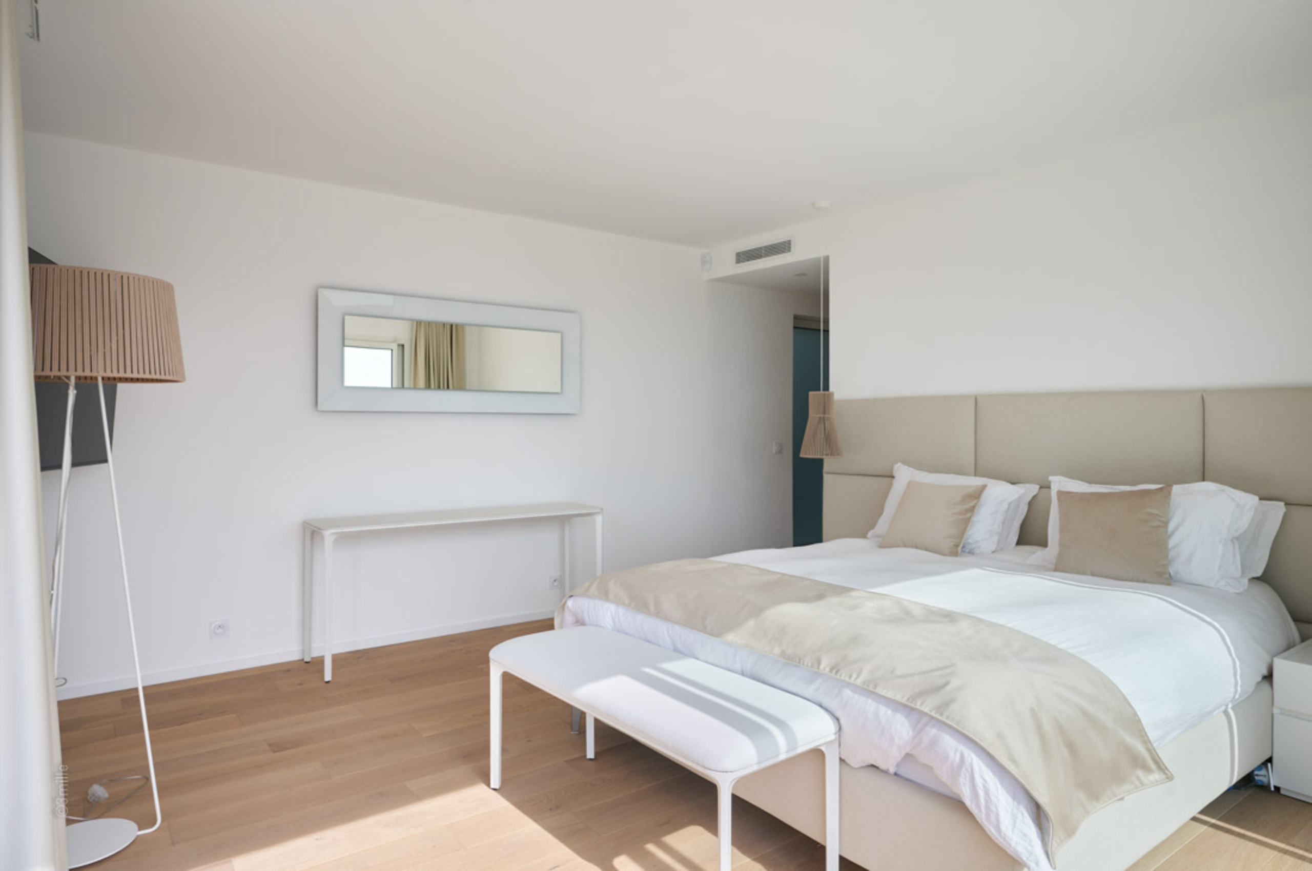 villa-mirelle-bedroom-modern-luxury-design-mougins