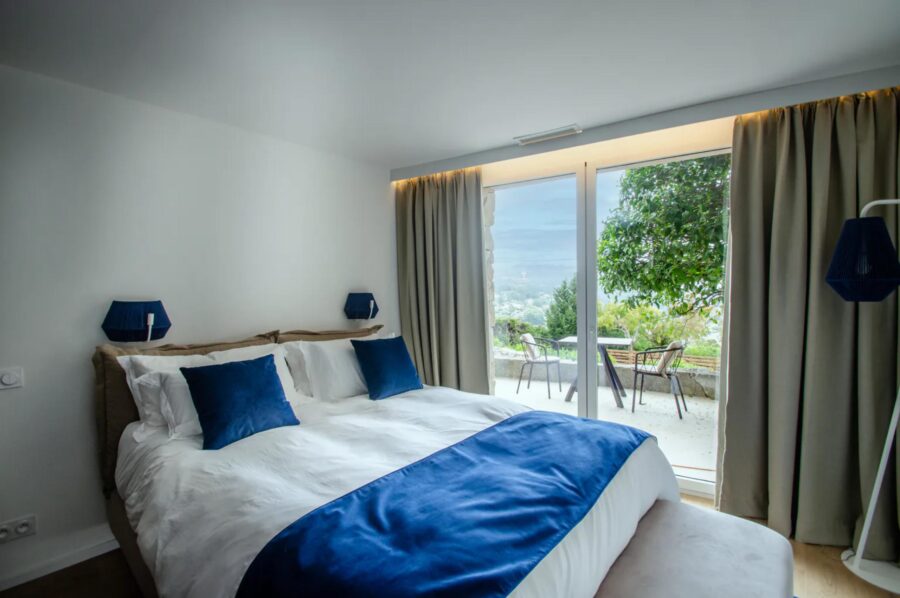 villa-mirelle-bedroom-terrace-scenic-views-luxury-mougins