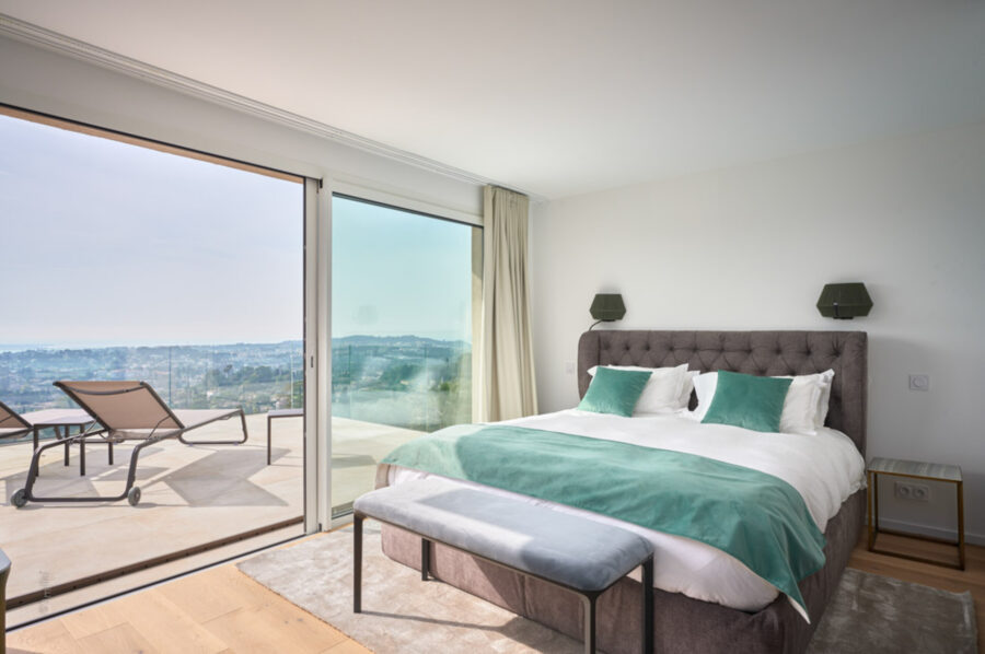 villa-mirelle-bedroom-terrace-seaview-luxury-interior-mougins