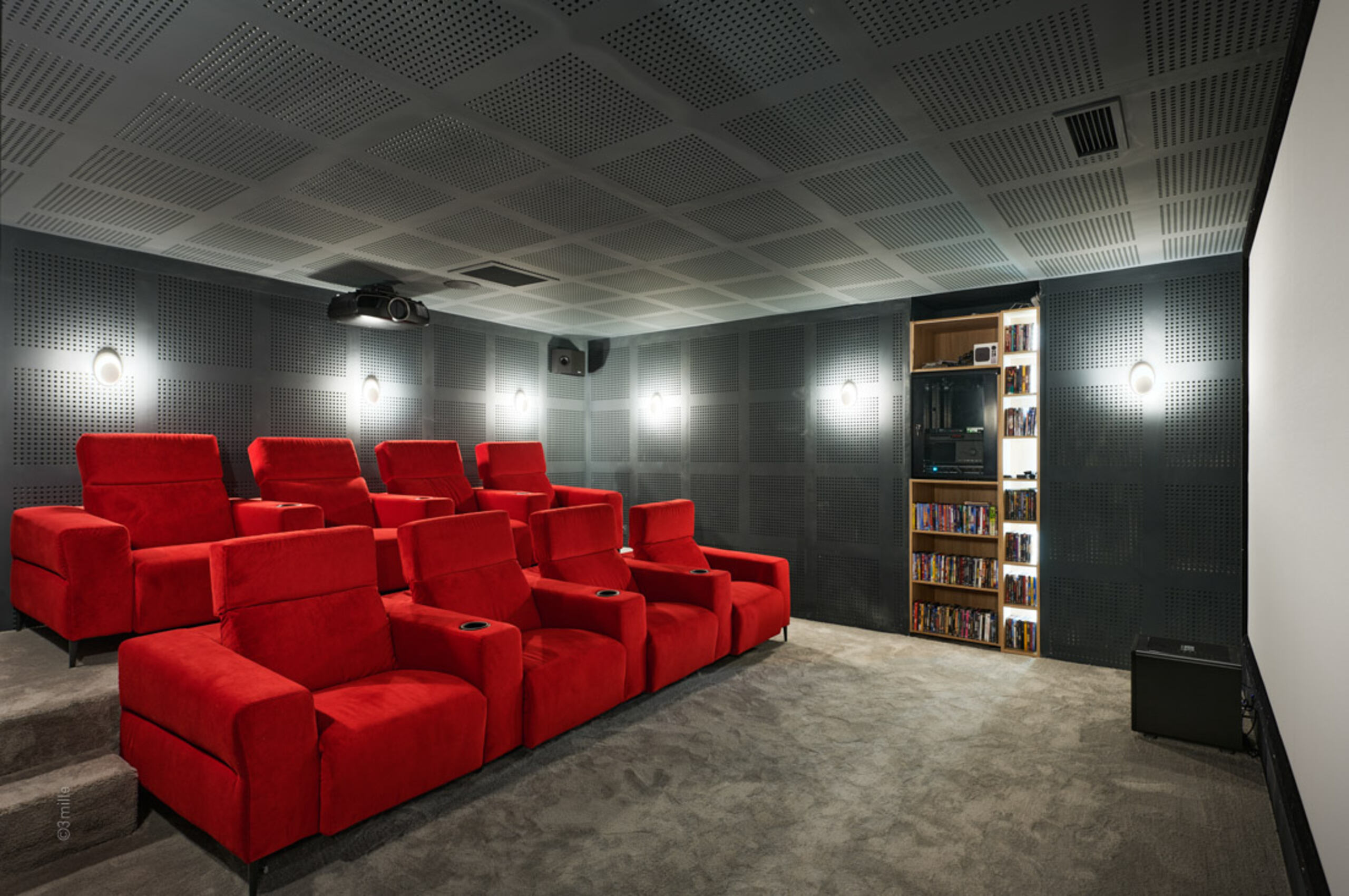 villa-mirelle-cinema-entertainment-films-luxury-hosting-mougins