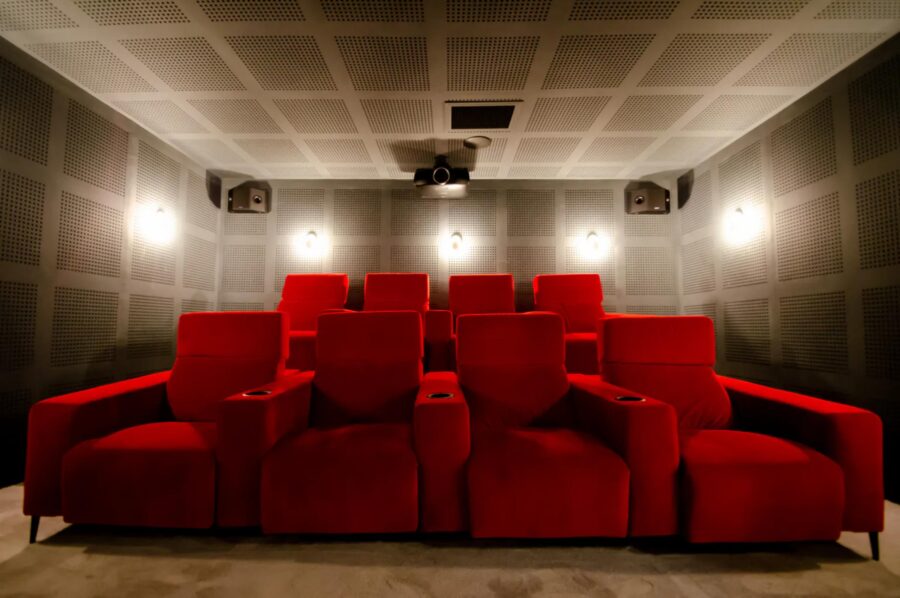 villa-mirelle-cinema-room-film-luxury-mougins