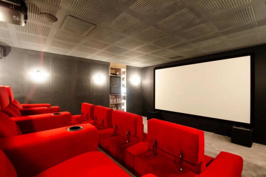 villa-mirelle-cinema-room-film-night-entertainment-luxury-mougins