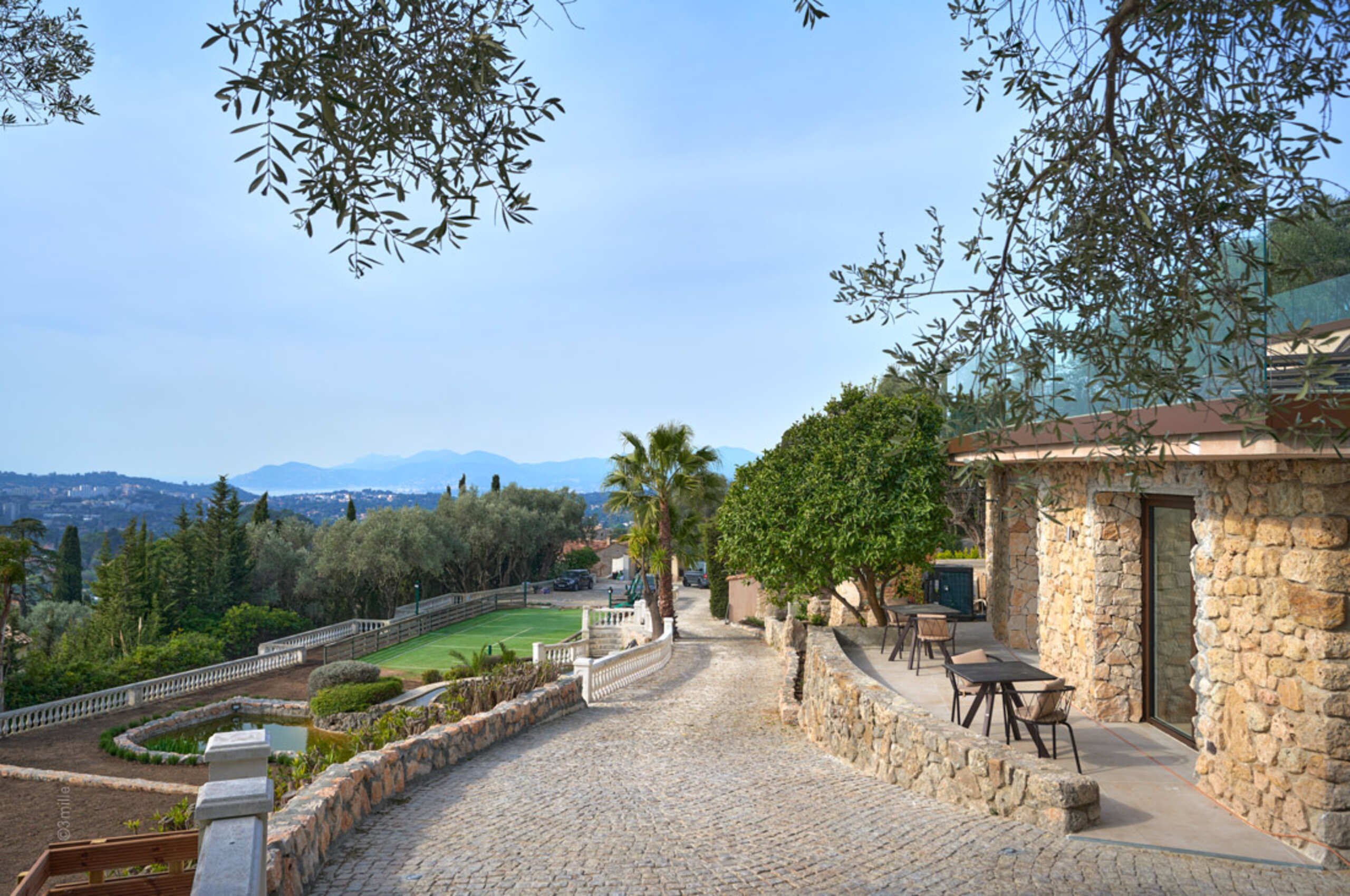 villa-mirelle-driveway-natural-paradise-mougins