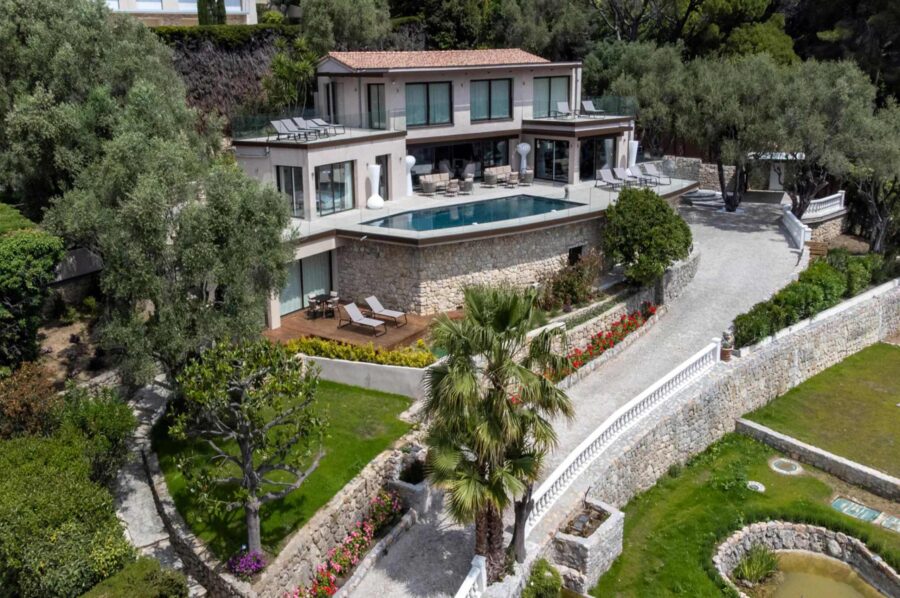villa-mirelle-exterior-driveway-garden-swimming-pool-luxury-riviera-rental-retreat-mougins