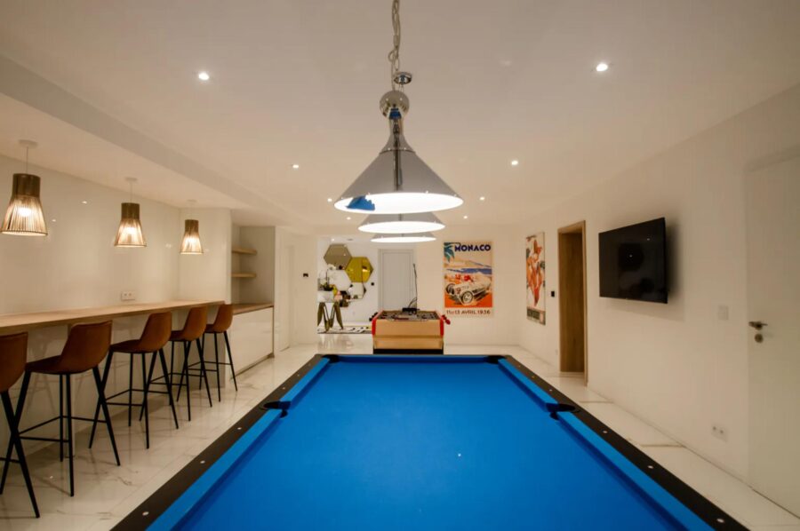 villa-mirelle-games-room-snooker-table-bar-luxury-mougins