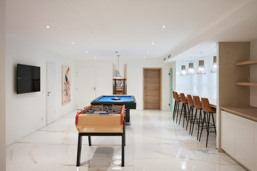 villa-mirelle-gamesroom-luxury-hosting-entertainment-mougins