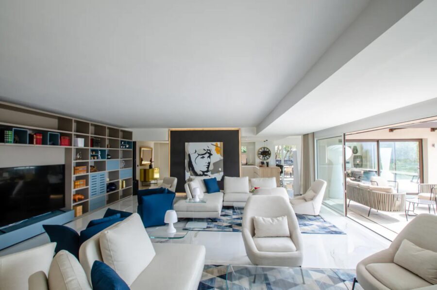 villa-mirelle-living-room-elegant-modern-design-artwork-luxury-mougins