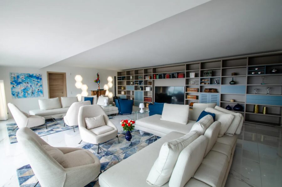 villa-mirelle-living-room-openplan-spacious-modern-bright-design-luxury-mougins