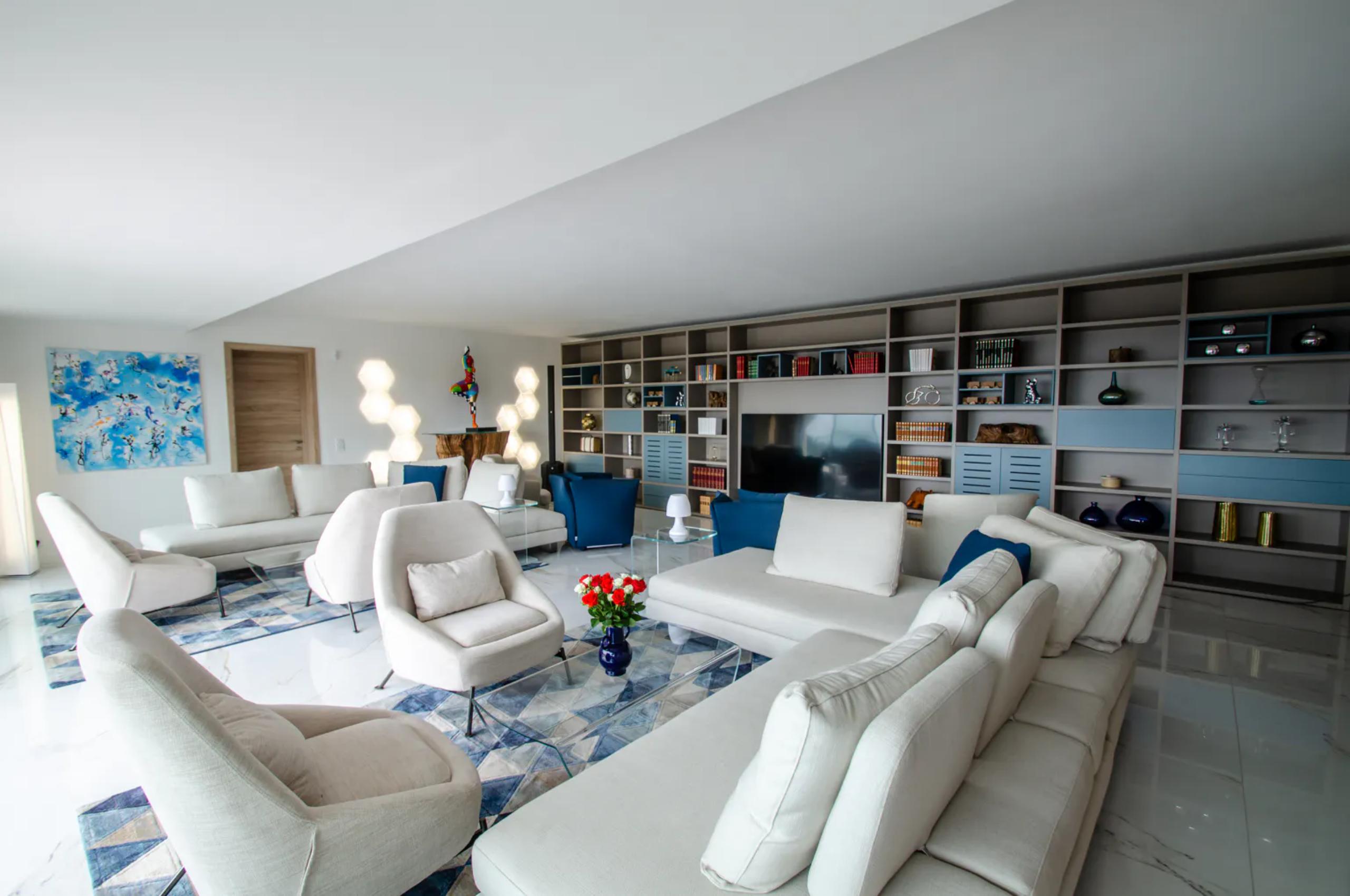 villa-mirelle-living-room-openplan-spacious-modern-bright-design-luxury-mougins
