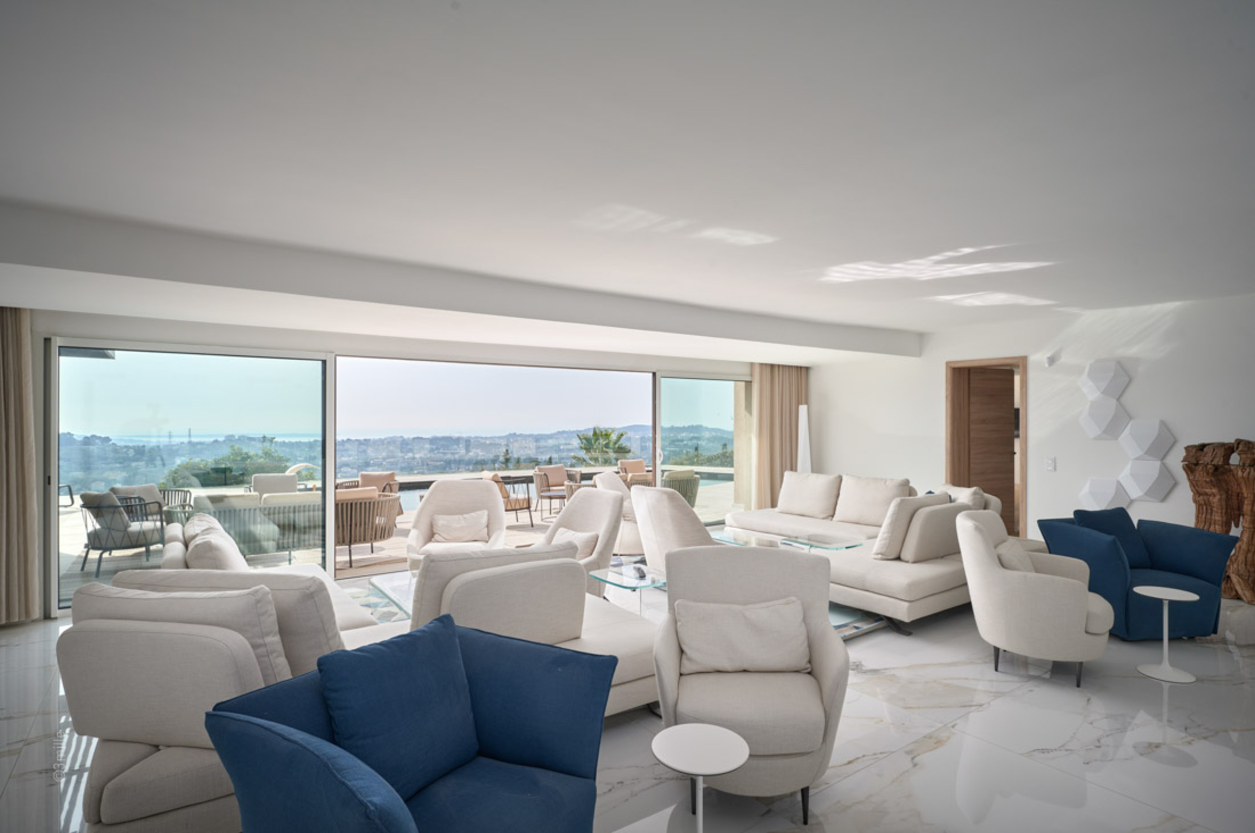 villa-mirelle-livingroom-hosting-luxury-retreat-interior-mougins