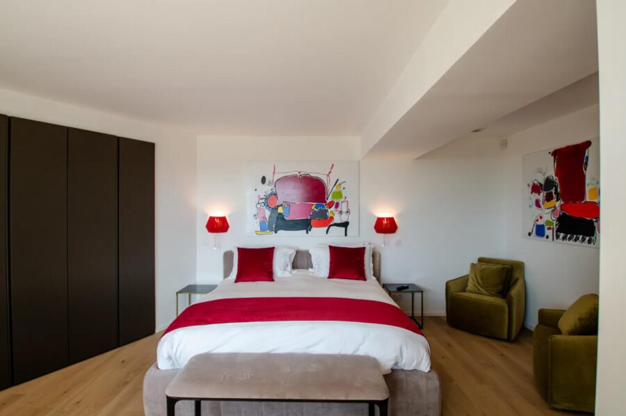 villa-mirelle-master-bedroom-luxury-mougins