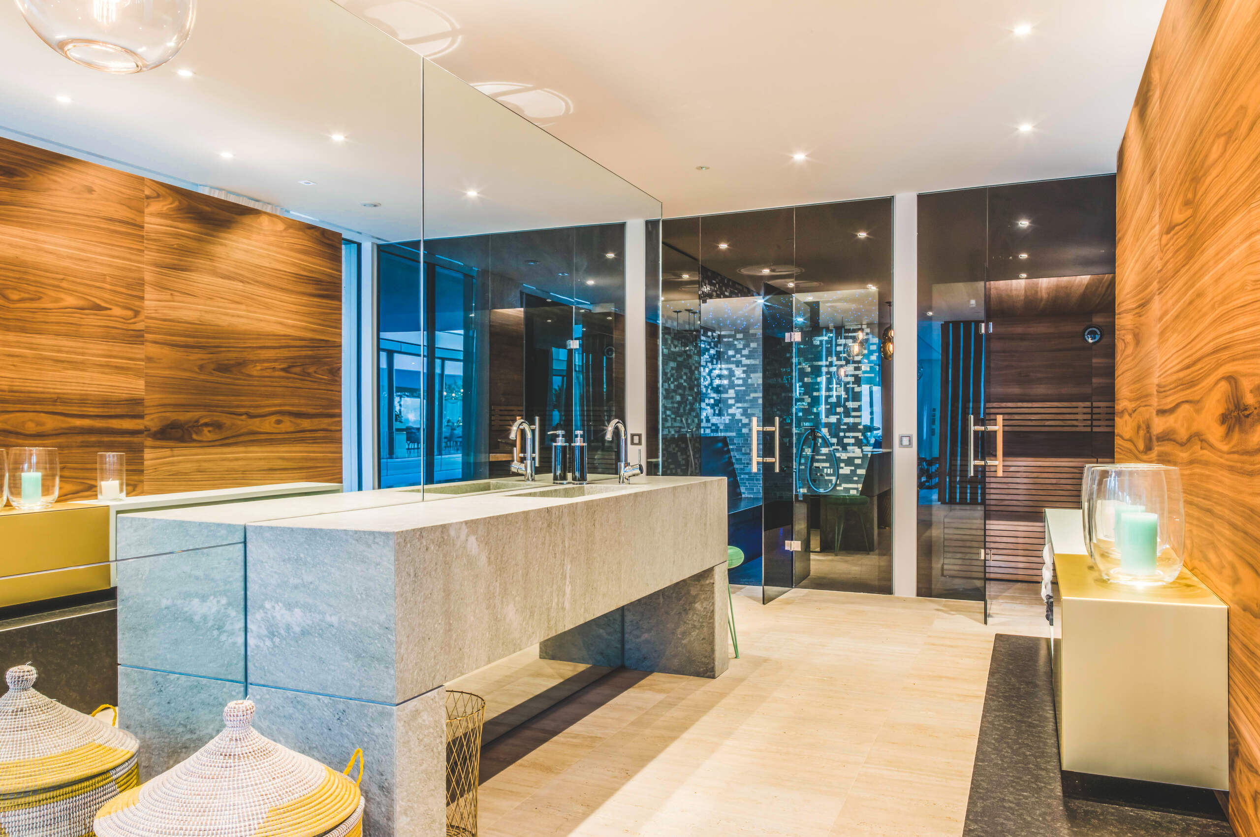 villa-noelia-bathroom-modern-luxury-interior-lakegarda