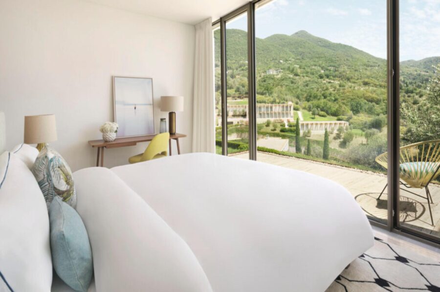 villa-noelia-bedroom-modern-bright-luxury-interior-design-lake-garda