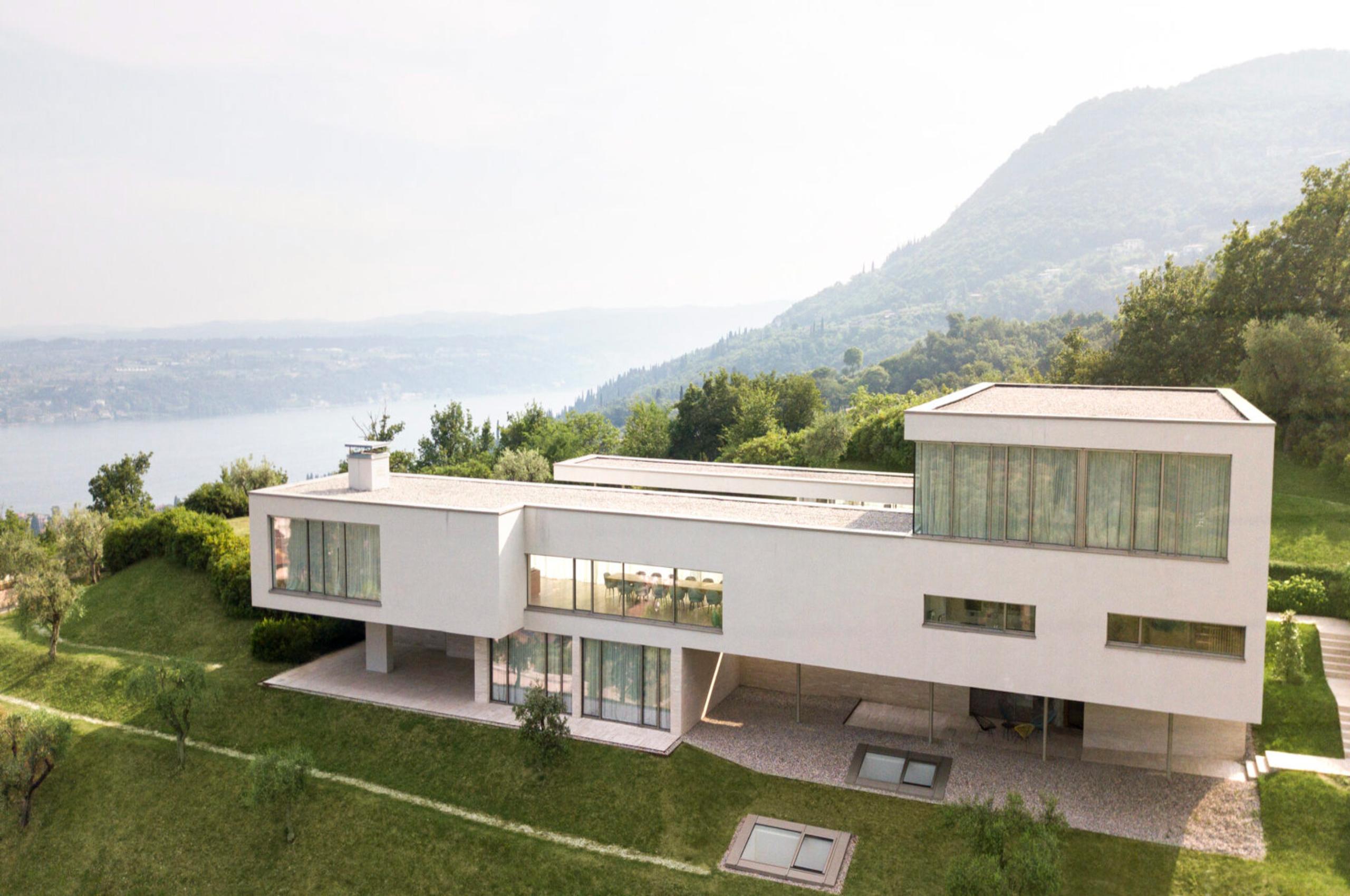 villa-noelia-exterior-luxury-rental-retreat-lake-garda