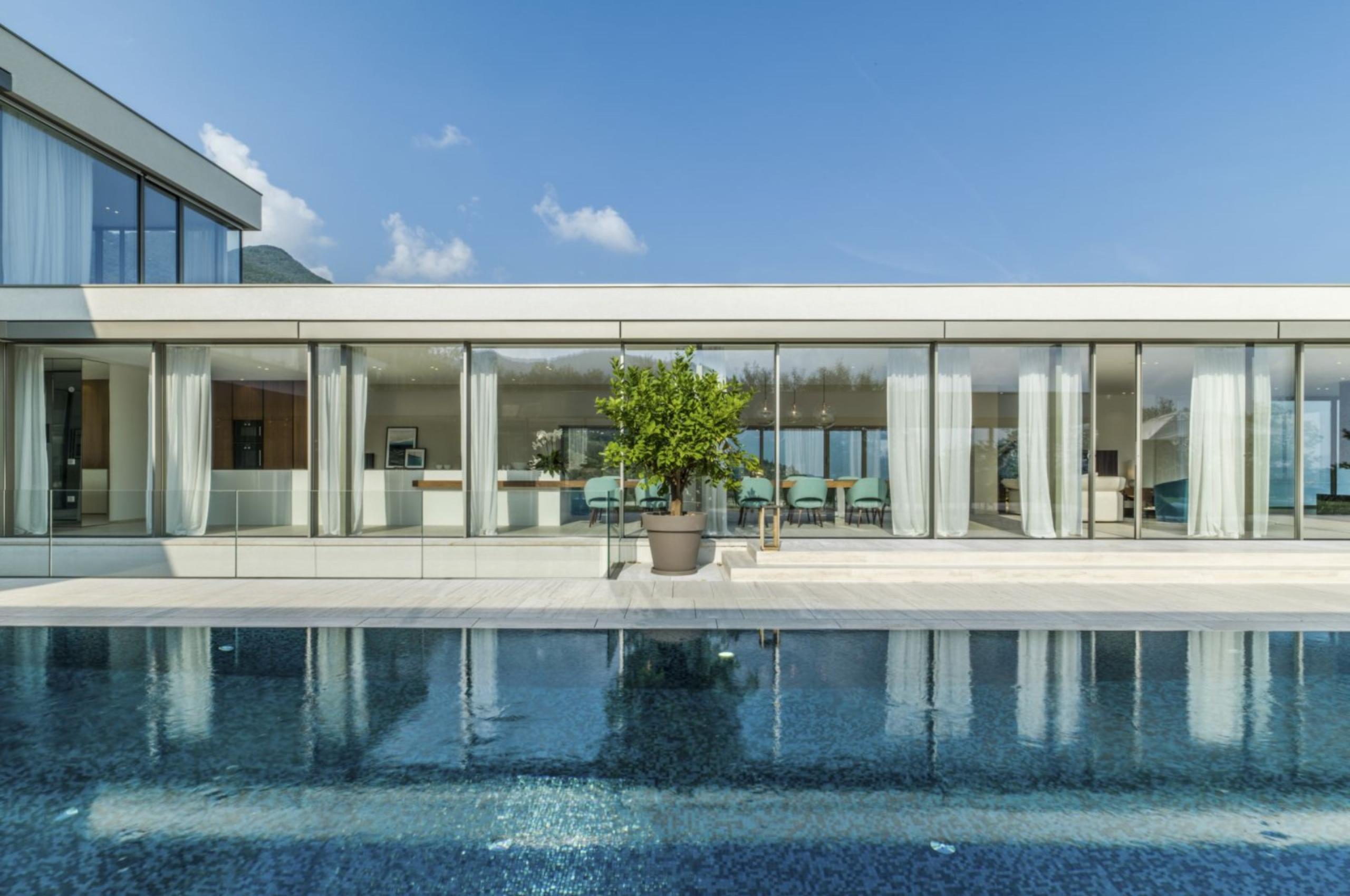 villa-noelia-exterior-swimming-pool-terrace-luxury-sleek-rental-retreat-lakegarda