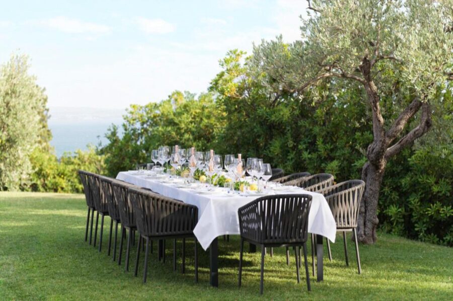 villa-noelia-garden-alfresco-dining-scenic-lake-views-luxury-lake-garda