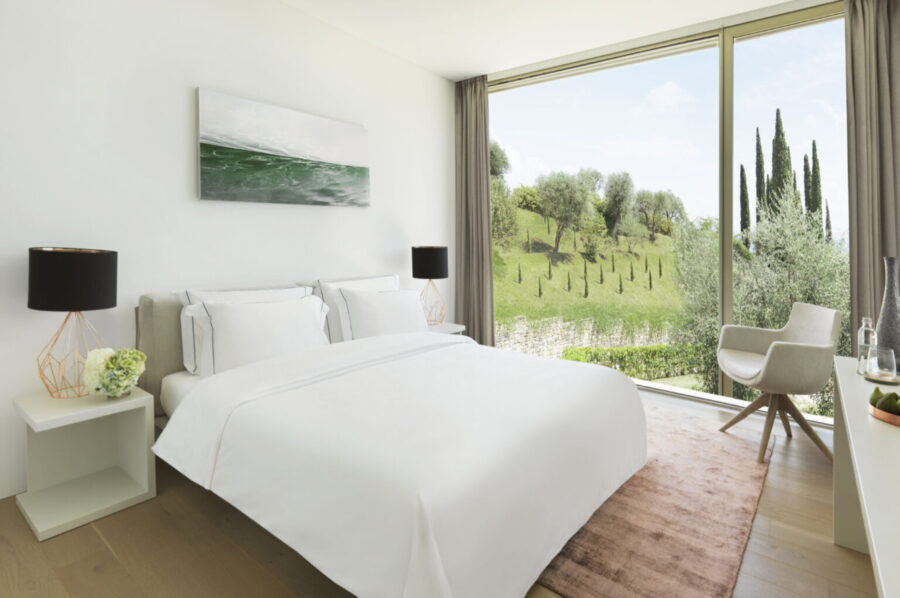 villa-nori-bedroom-modern-stylish-luxury-interior-gardenview-lakegarda