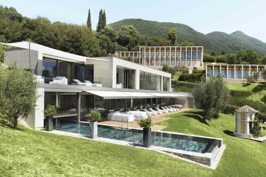 villa-nori-exterior-pool-luxury-rental-architecture-lakegarda